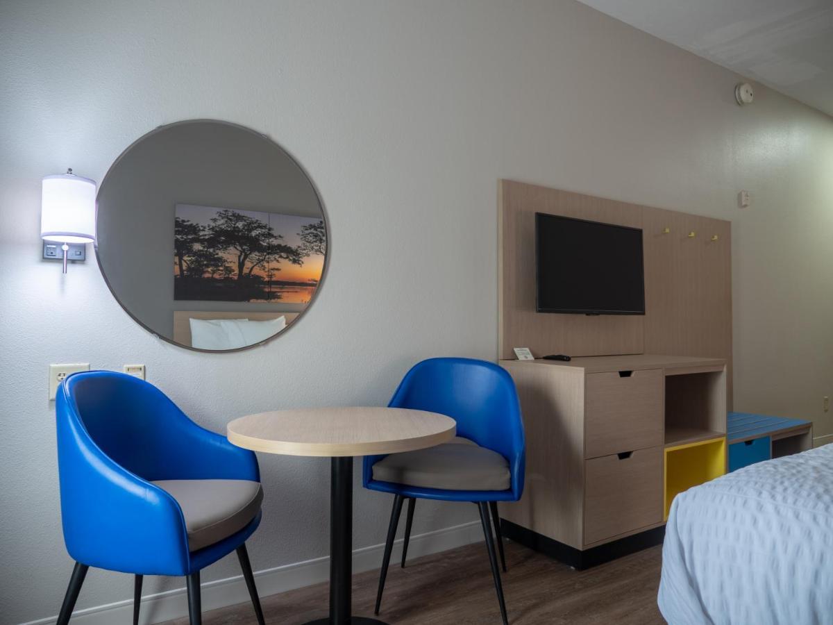 Days Inn & Suites By Wyndham Savannah North I-95 Port Wentworth Eksteriør billede