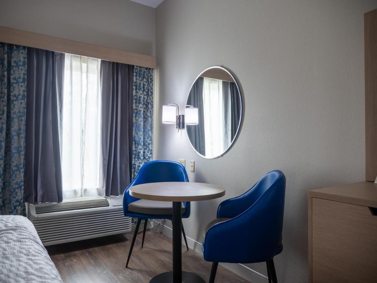 Days Inn & Suites By Wyndham Savannah North I-95 Port Wentworth Eksteriør billede