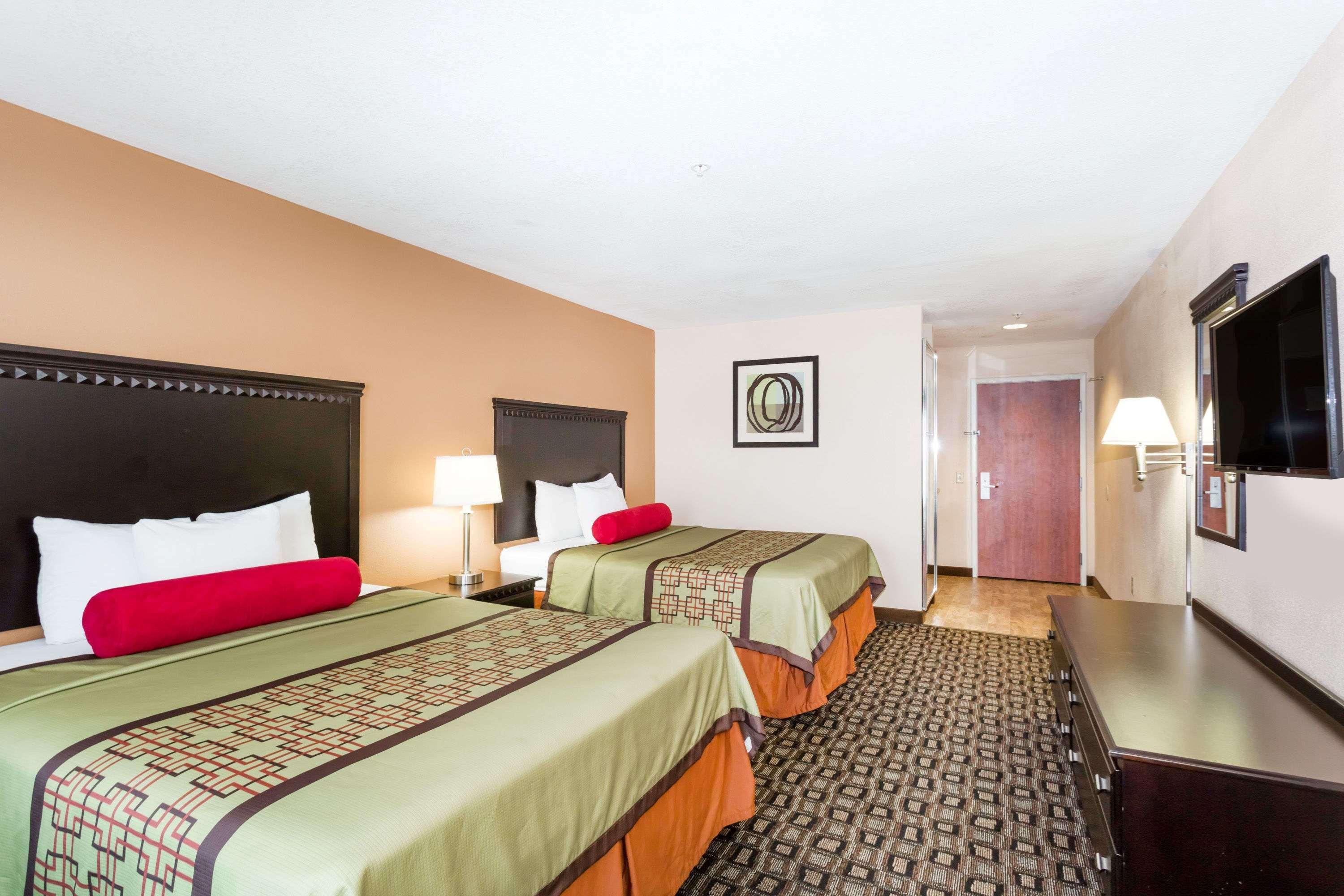 Days Inn & Suites By Wyndham Savannah North I-95 Port Wentworth Eksteriør billede