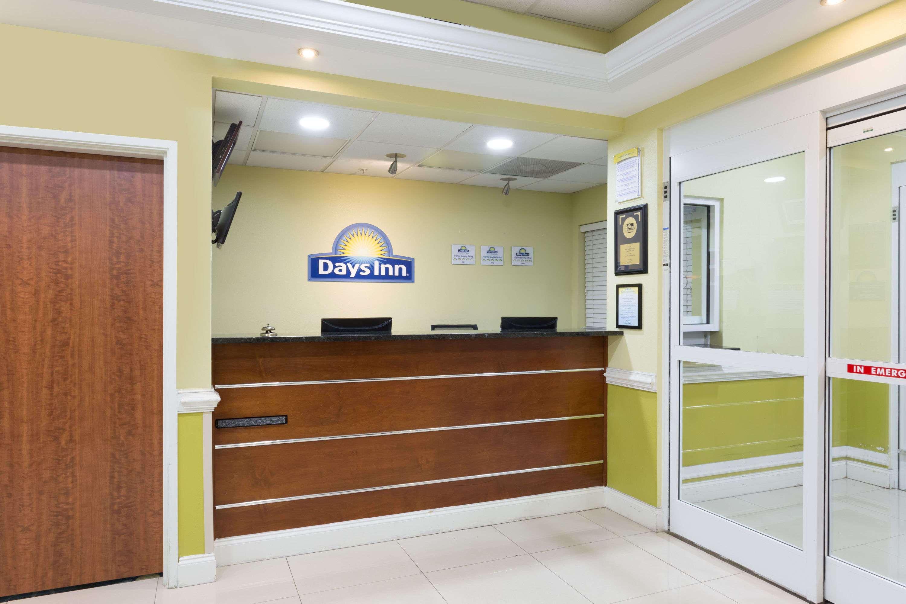 Days Inn & Suites By Wyndham Savannah North I-95 Port Wentworth Eksteriør billede