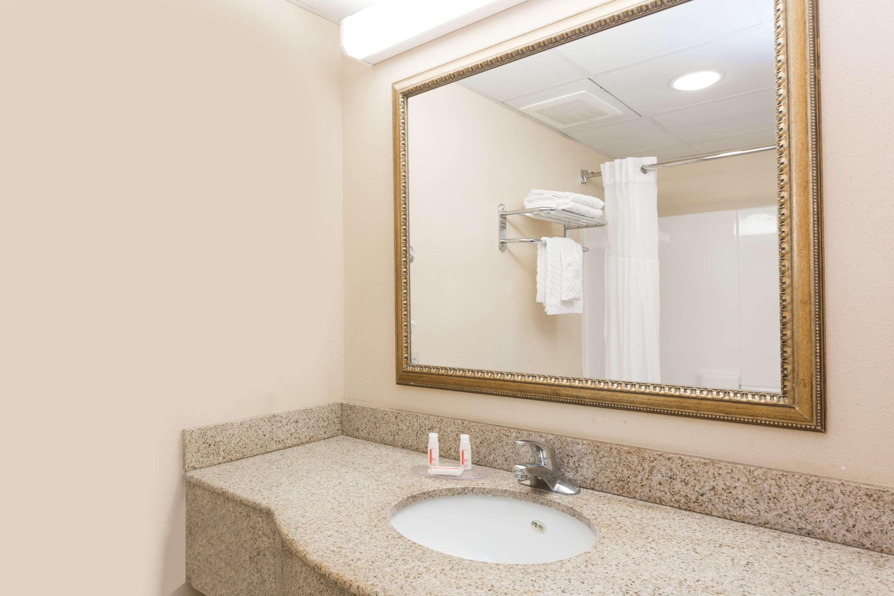Days Inn & Suites By Wyndham Savannah North I-95 Port Wentworth Eksteriør billede