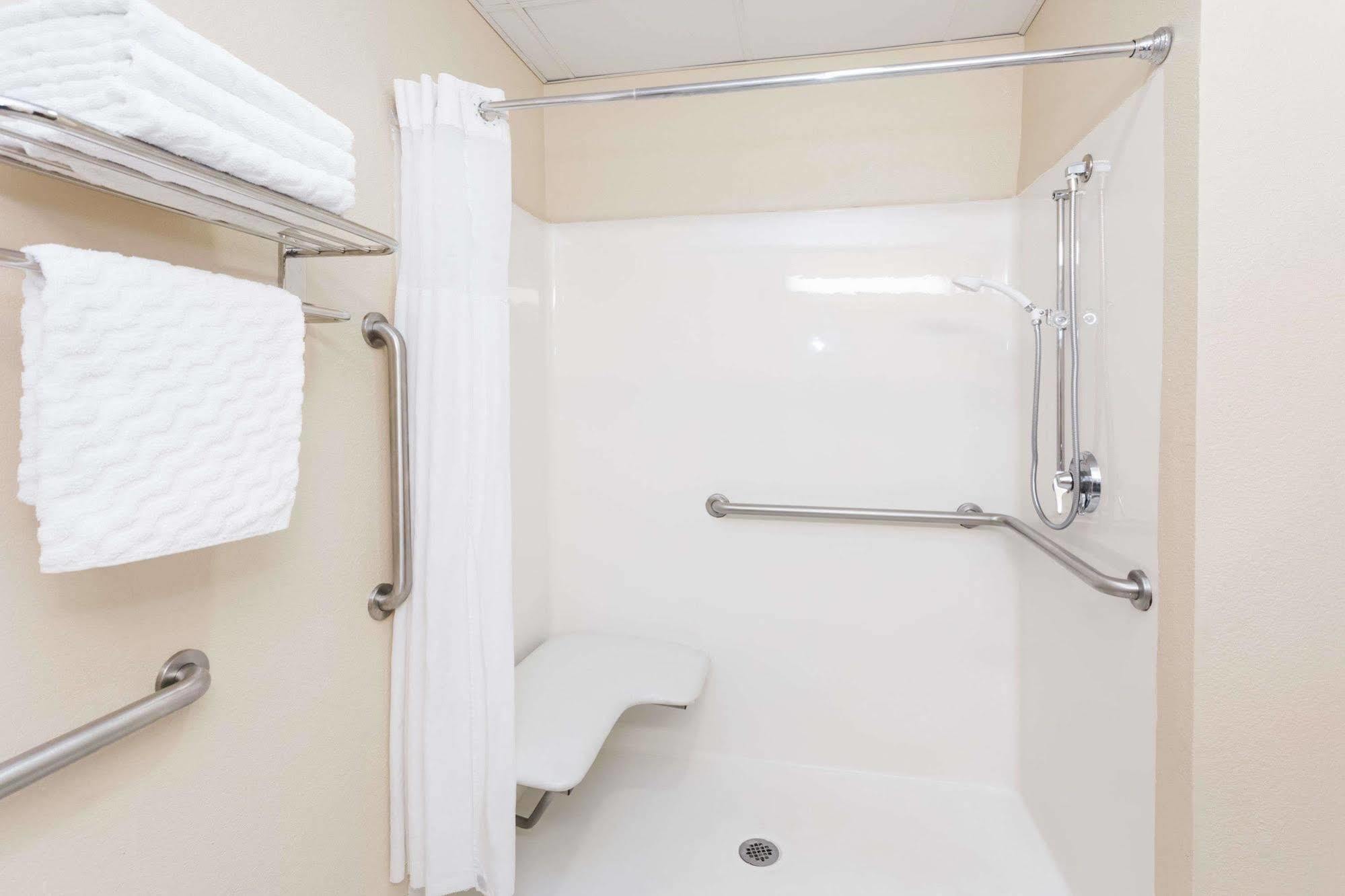 Days Inn & Suites By Wyndham Savannah North I-95 Port Wentworth Eksteriør billede
